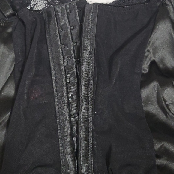 Frederick's Tulip Cup Corset with Panties - Picture 4 of 7